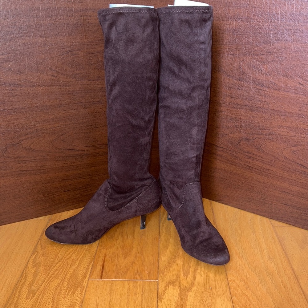 Knee-high brown suede boots